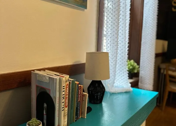 Friendly Chicago Apartment Berwyn